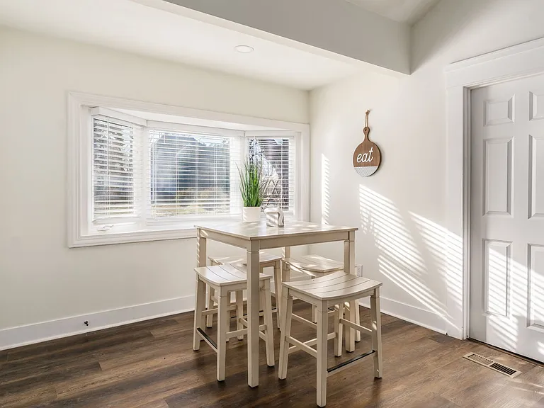 16 Montrose Ave — Photo 19