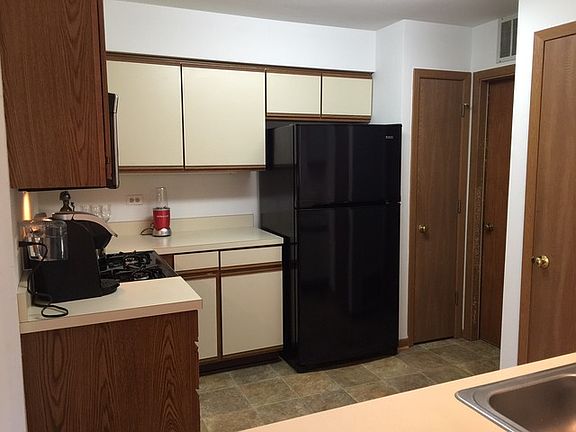 2nd image of 252 Kensington Ct #D