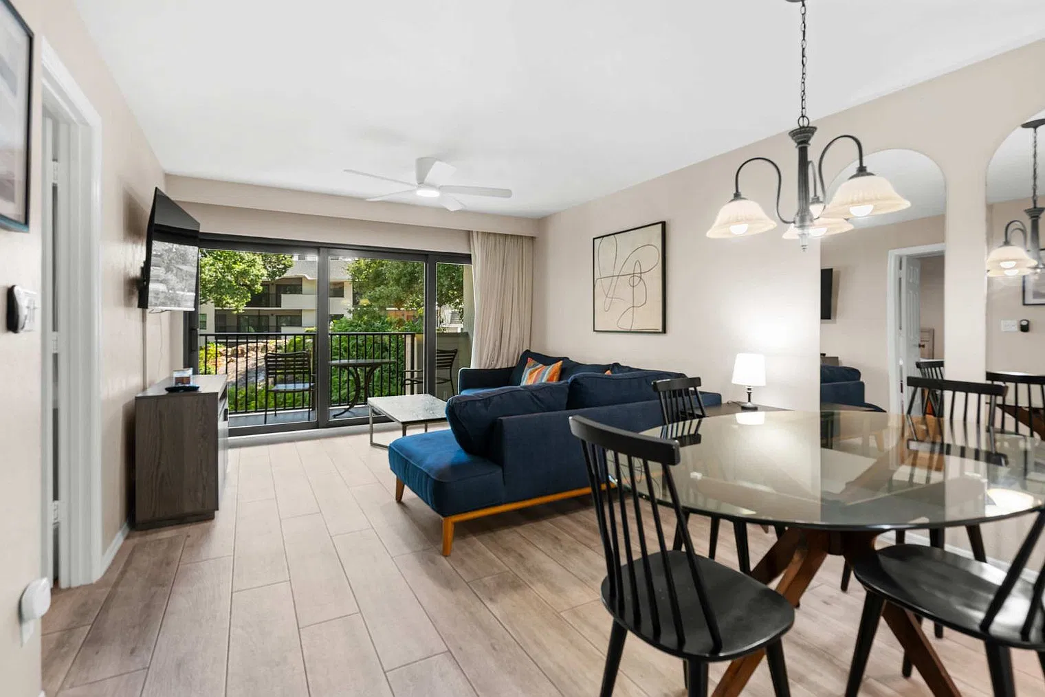 2 bed, 2.0 bath, 9117 sqft, $4,027 — Photo 1