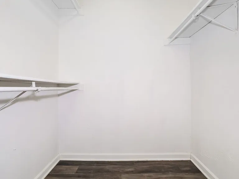 2109 Kings Rd — Photo 13