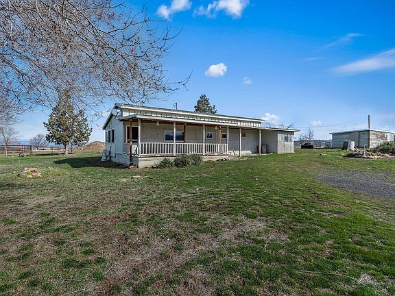 3rd image of 2748 NE Loucks Rd