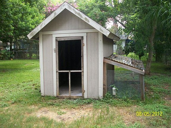 3rd image of 126 Camellia St