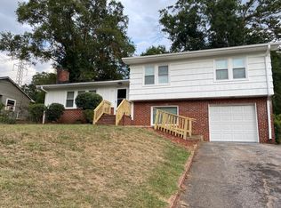615 Pine Creek Dr, Greenville, SC 29605