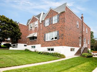 704 Livezey Ln, Philadelphia, PA 19128