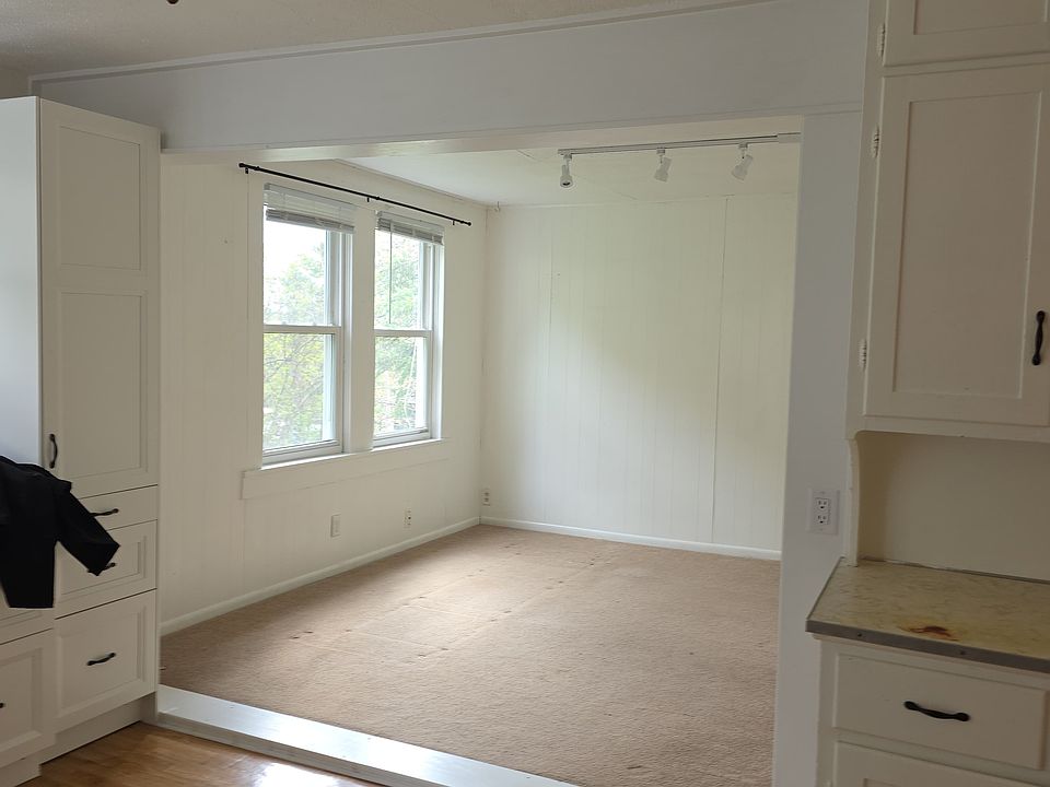 2nd image of 132 N Madison St