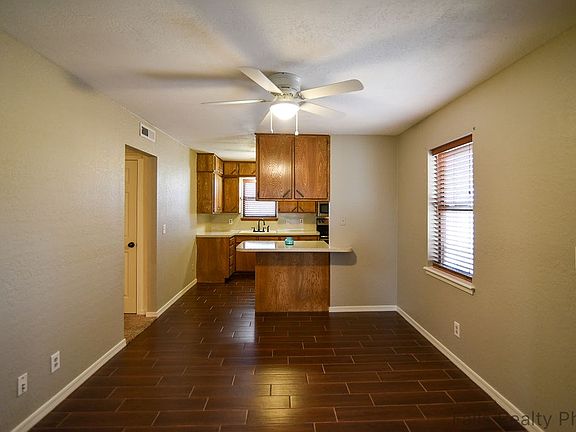 5th image of 517 N Bois D Arc St