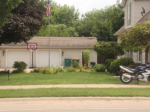 2nd image of 907 N Park St