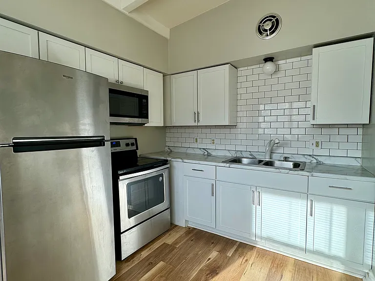 6552 Lafayette Ave — Photo 2