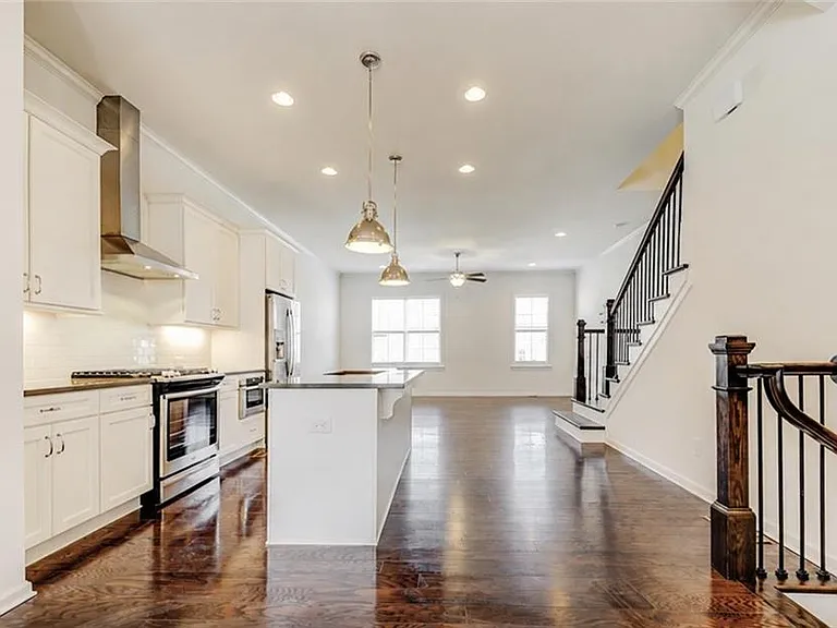 16 Lochurst Ln — Photo 1