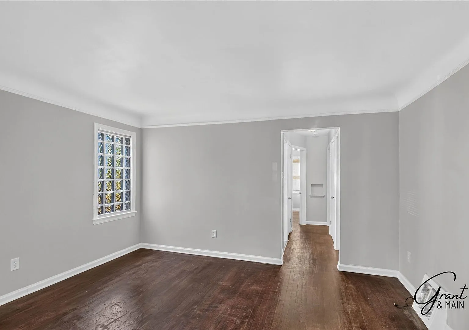 $1,400 3 Bedroom - 1 Bath - Redford — Photo 2