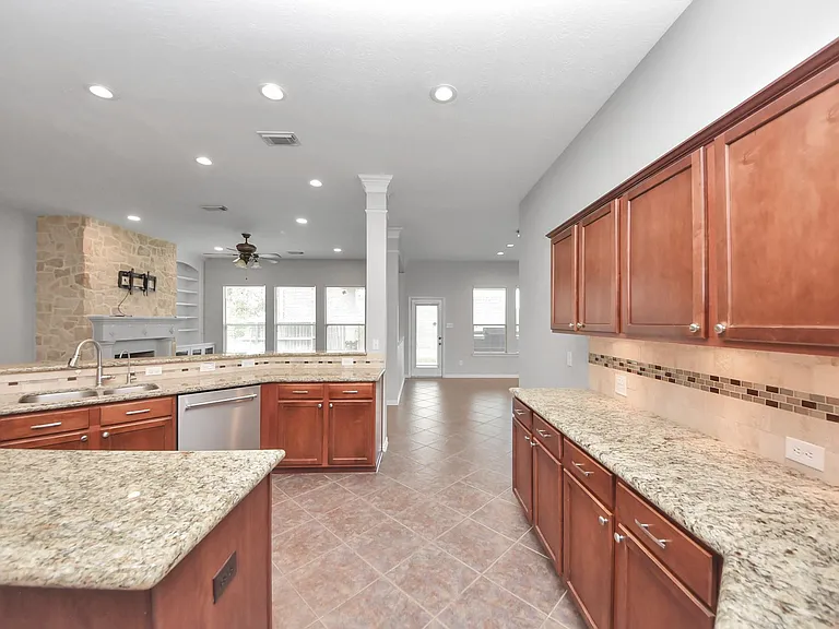 18403 Sierra Falls Ct — Photo 34
