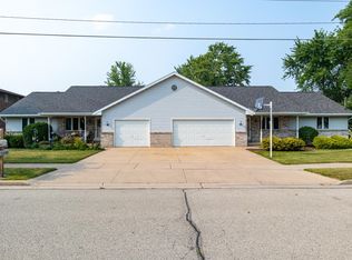 1002 E Elm Dr, Little Chute, WI 54140