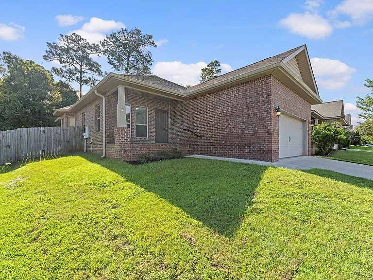 27320 Lashay Dr — Photo 37