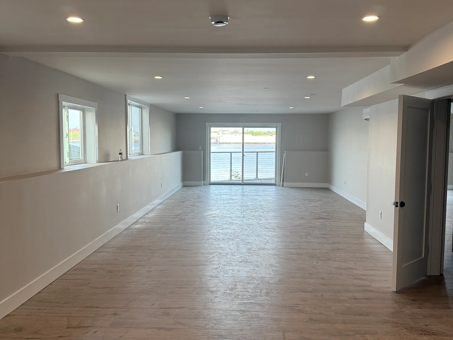 8 bed, 4800 sqft, $12,000 — Photo 2