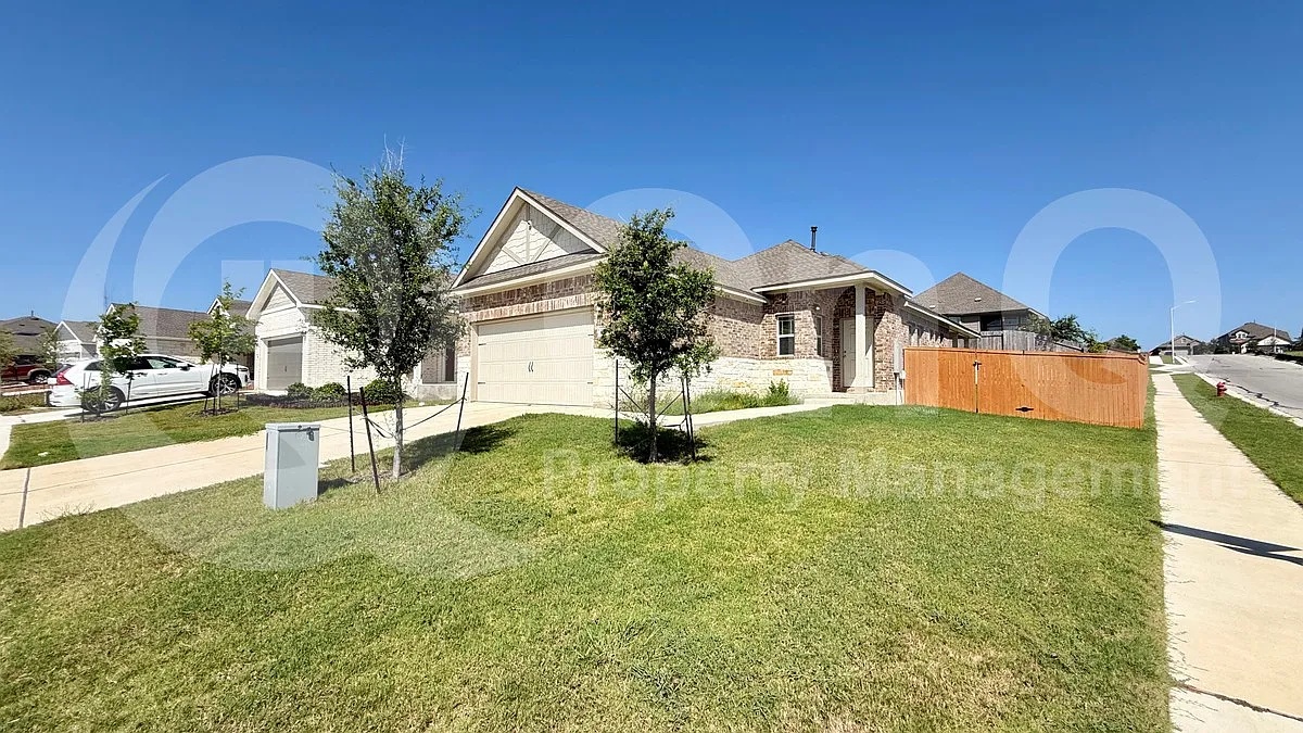 3 bed, 2.0 bath, 1258 sqft, $1,999 — Photo 3
