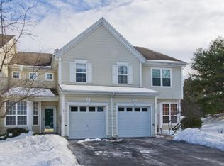 37 Tall Oaks Ct, Parlin, NJ 08859