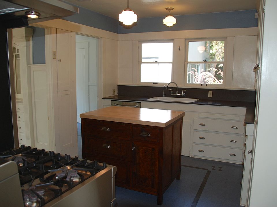 2nd image of 527 N Arden Blvd