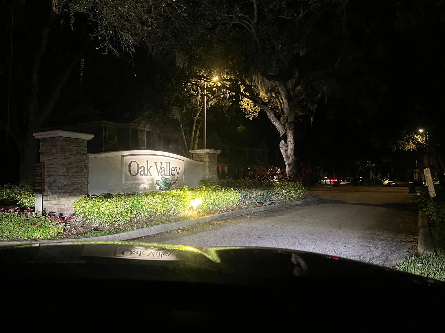 2202 Golden Oak Ln — Photo 1