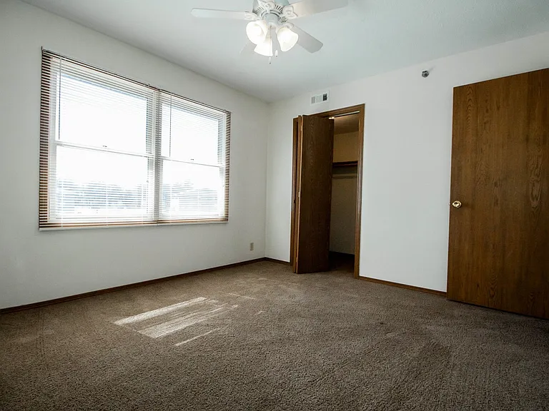 707 Golfcrest Rd S — Photo 10