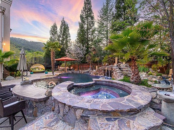 4th image of 8303 Regency Dr