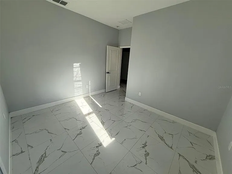 512 Sunset Rd N — Photo 13