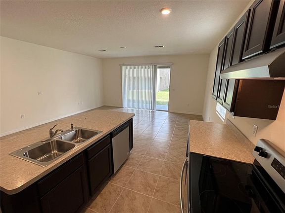 5th image of 1402 Yellow Finch Dr