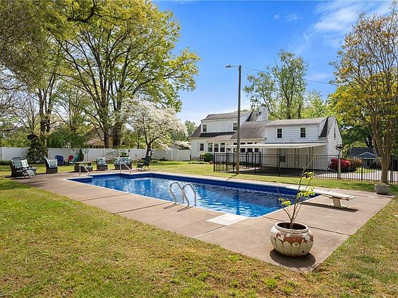 2nd image of 50 Carter Cir