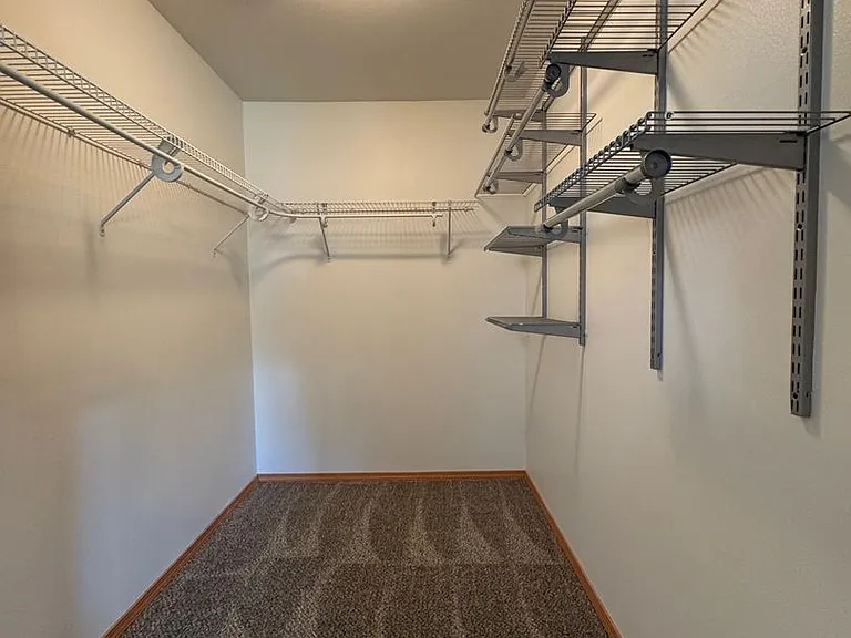 2210 N Clearview Dr — Photo 25