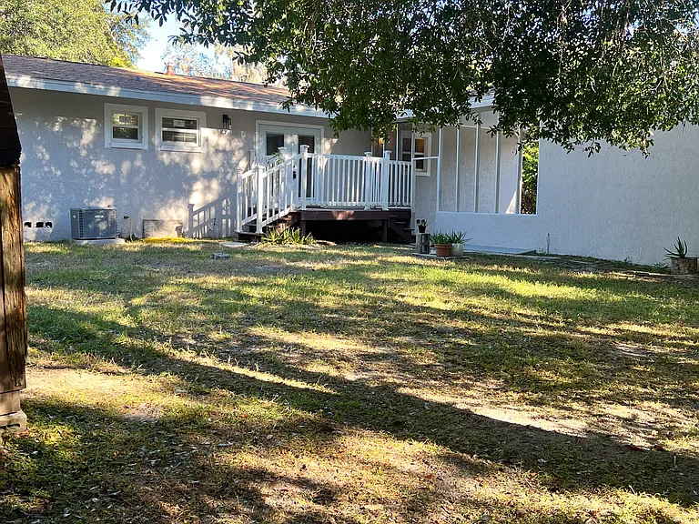 1858 SE Lake Weir Ave — Photo 28