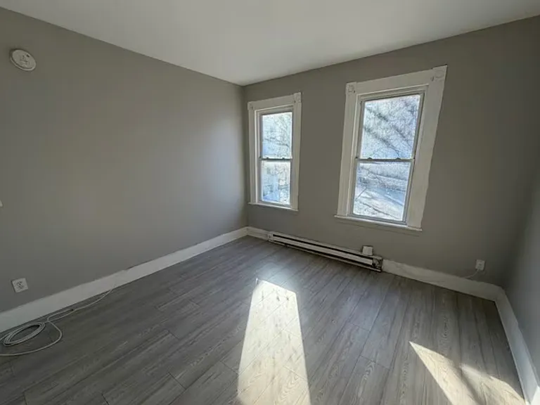 143 Congress Ave #3 — Photo 4