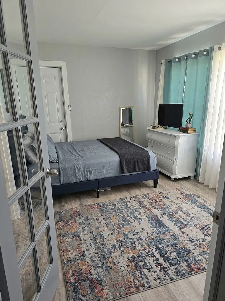 420 SE 9th Ct — Photo 3