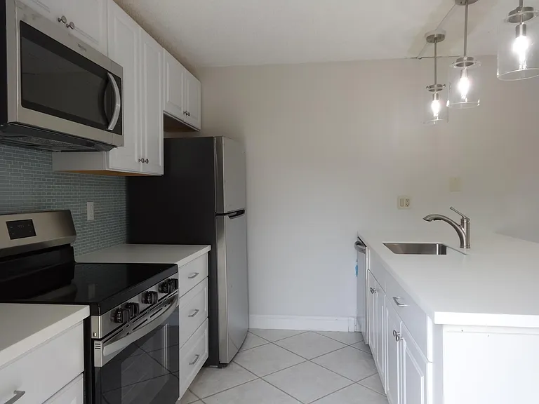 2914 29th Ct — Photo 4