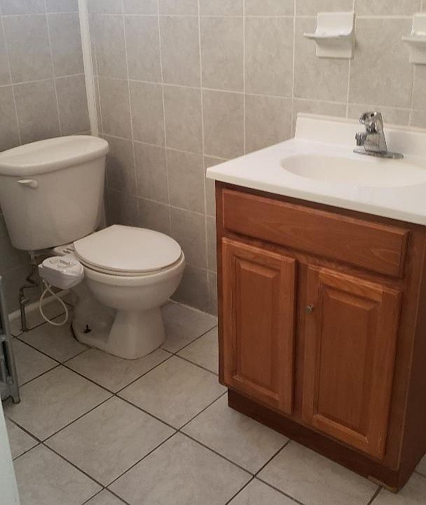 2nd image of 158 Woodward Ave