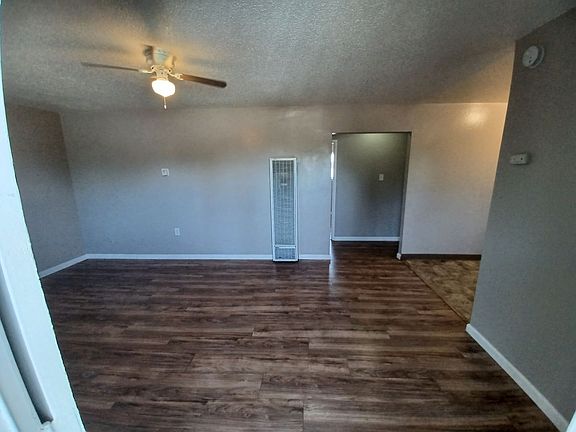 4th image of 2311-2315 Laramie Ln #2313-4