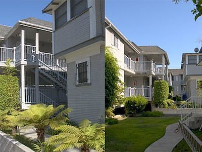 2nd image of 2640 Menlo Ave