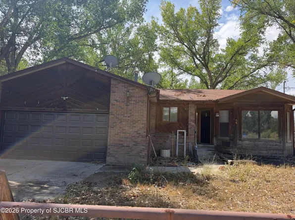 55 Road 3490, Flora Vista, NM 87415