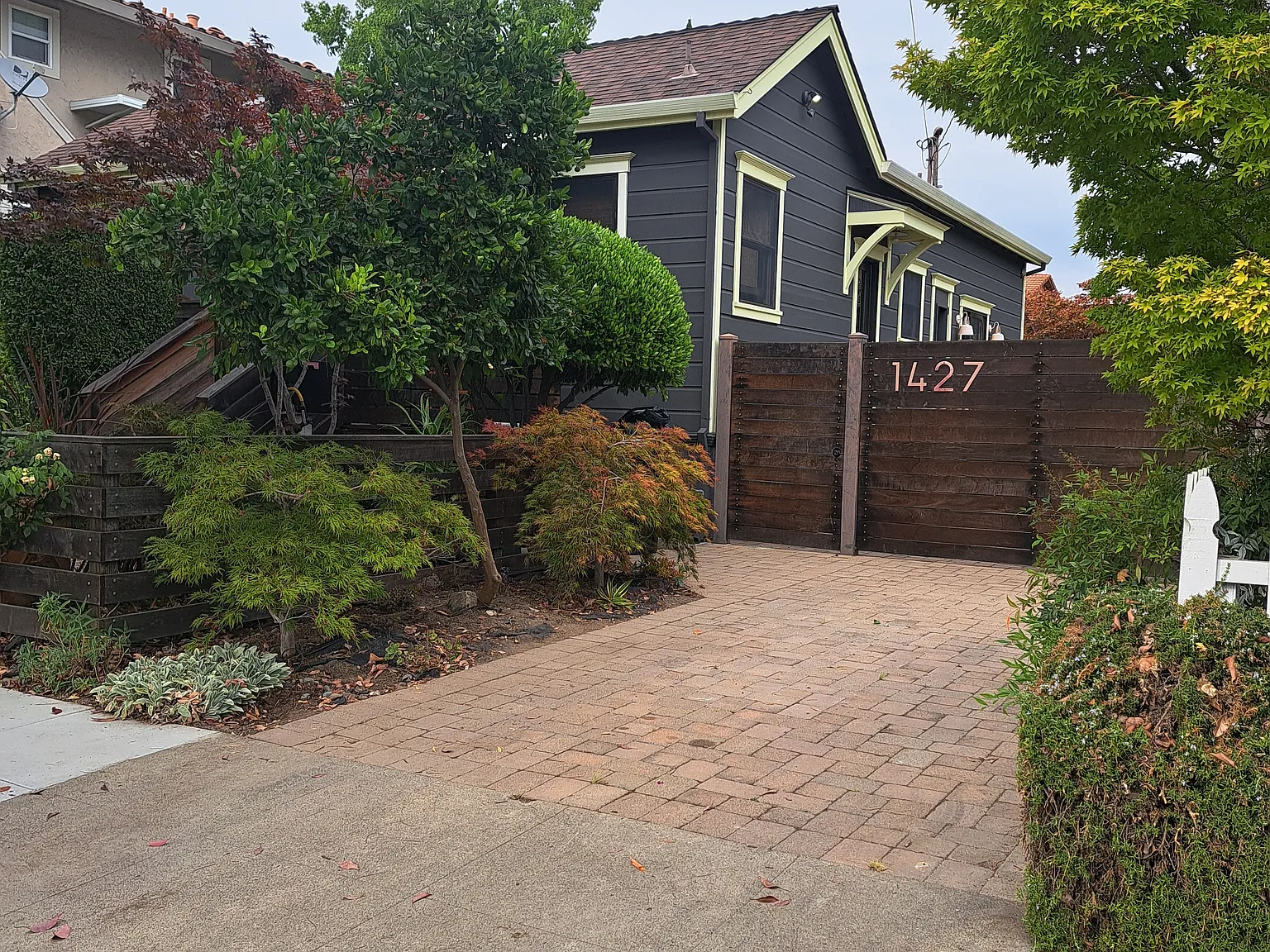 1427 Main St — Photo 4