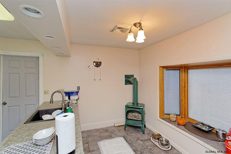 4th image of 11 LOUDONWOOD EAST Drive