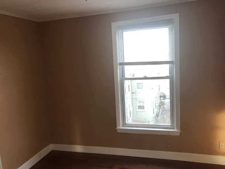 85R Glen St #B — Photo 11