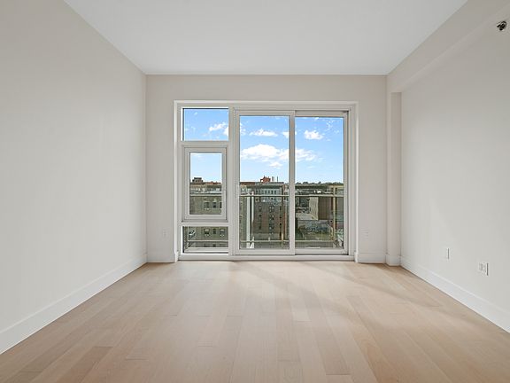 4th image of 43-46 39th Pl #705