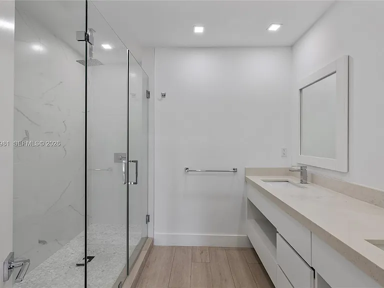 434 SW 10th St #434A — Photo 19