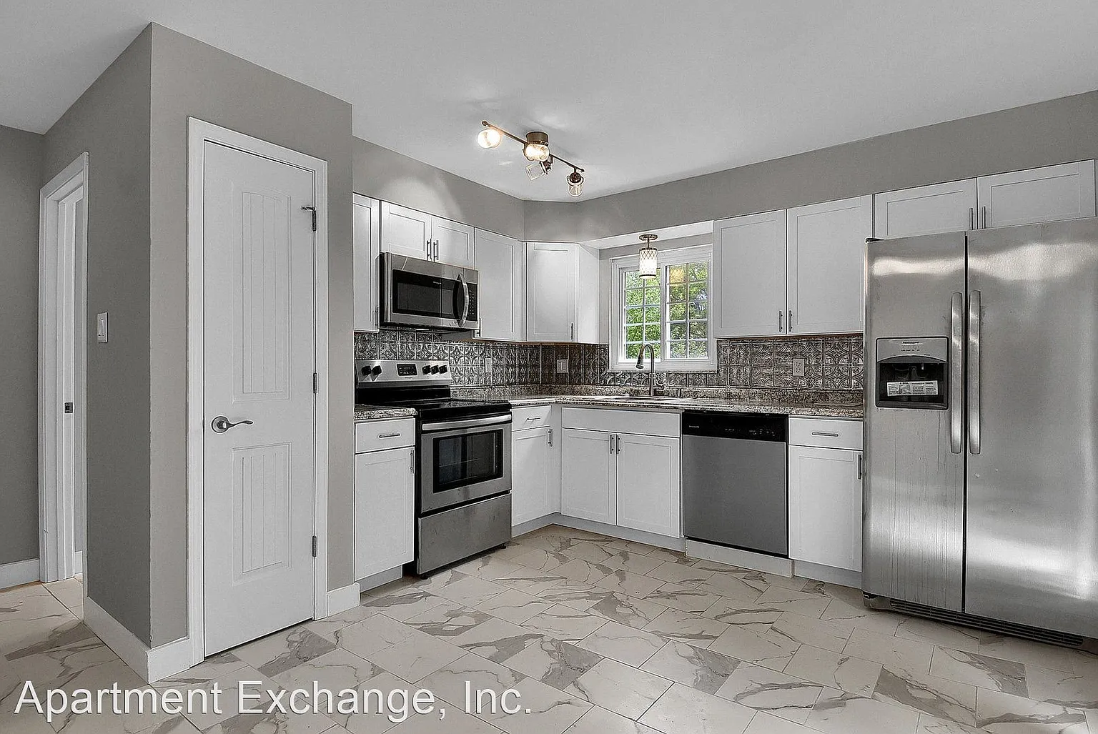 2361 Ida Ln photo 1