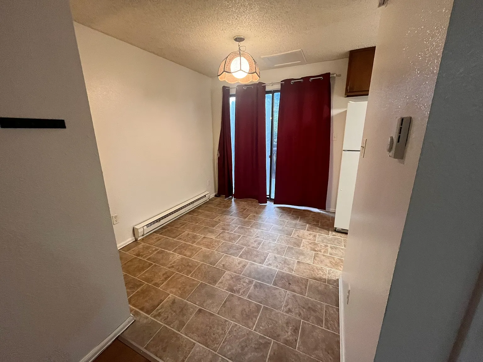 3 bed, 1.5 bath, 1320 sqft, $2,200 — Photo 3