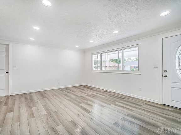 5th image of 2199 Lynpark Ave