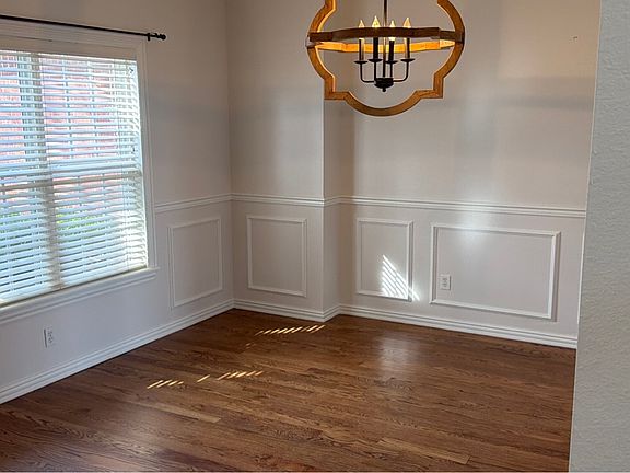 4th image of 1216 NE Buckingham Blvd