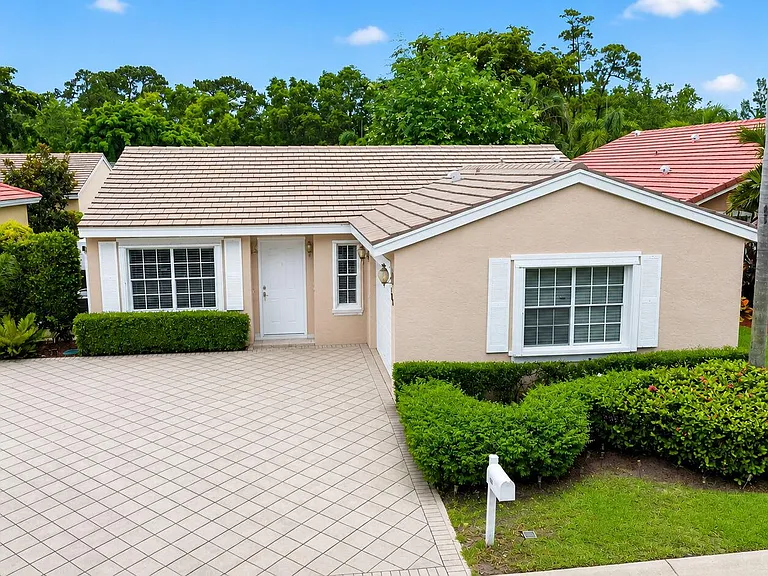 208 Caribe Ct — Photo 38