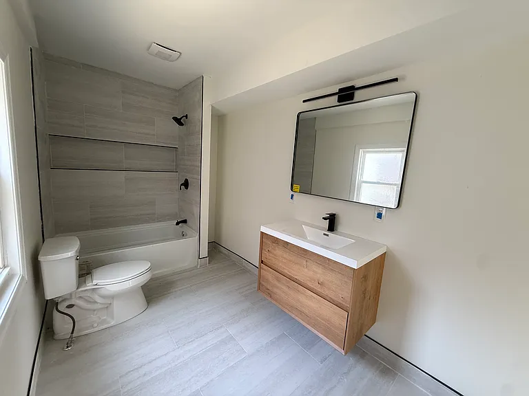 2089 W 41st St — Photo 7