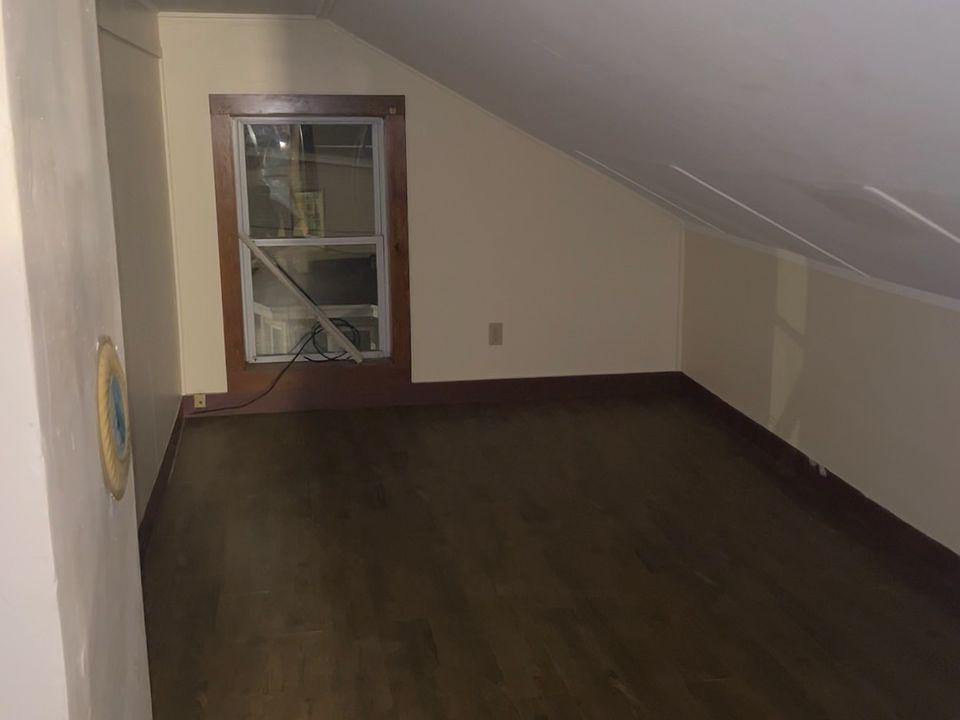 2nd image of 123 Valley St