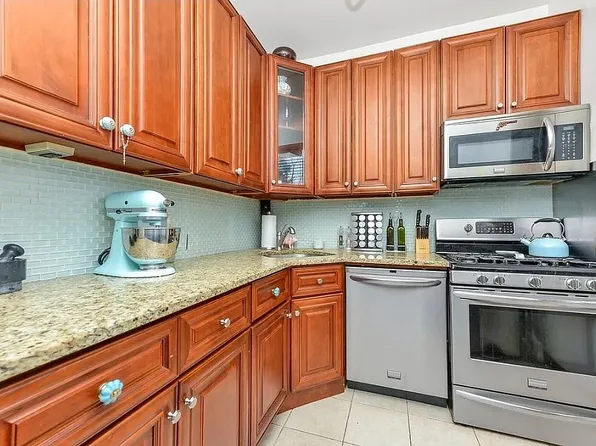 160-15 Powells Cove Blvd APT C7, Whitestone, NY 11357