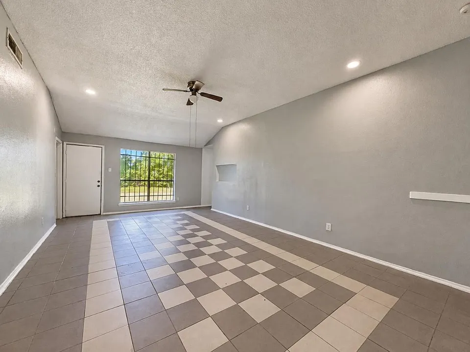 12710 Redfern Dr